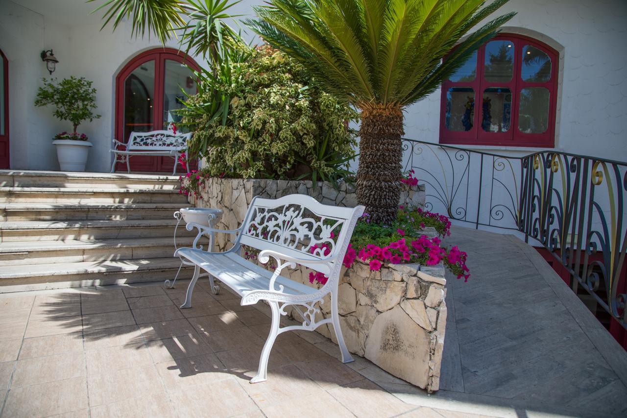 Assinos Palace Hotel Giardini Naxos Exterior photo