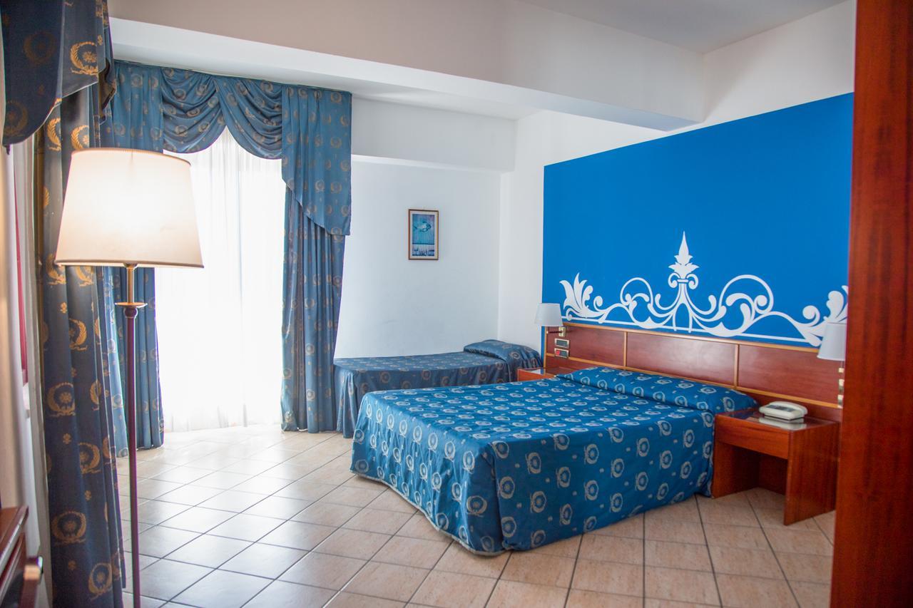 Assinos Palace Hotel Giardini Naxos Exterior photo